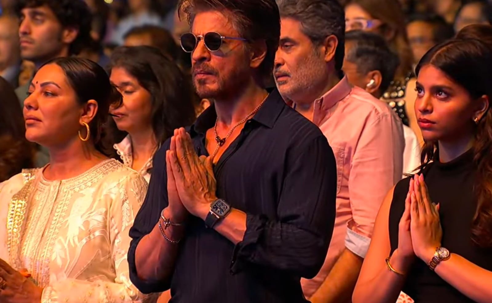 Shah Rukh Khan, Kareena Kapoor, Shahid Kapoor рдФрд░ рдЕрдиреНрдп рд╕рд┐рддрд╛рд░реЗ рдкрд╣реБрдВрдЪреЗ Dhirubhai Ambani рд╕реНрдХреВрд▓ рдХреЗ рдПрдиреБрдЕрд▓ рдбреЗ рдкрд░