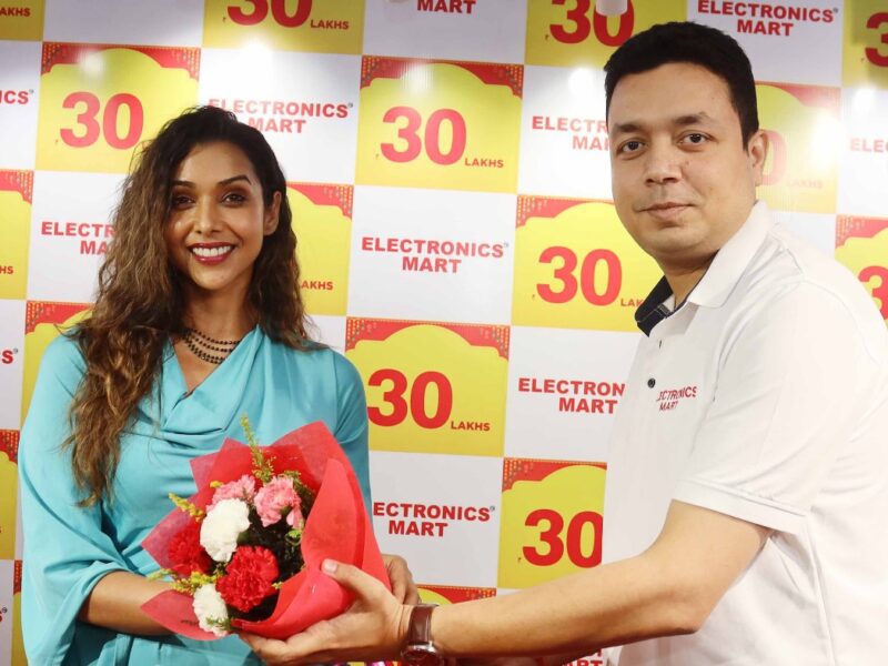 Bollywood Actress Anupriya Goenka Draws the ₹30 Lakh Diwali Bumper Prize for Electronics Mart