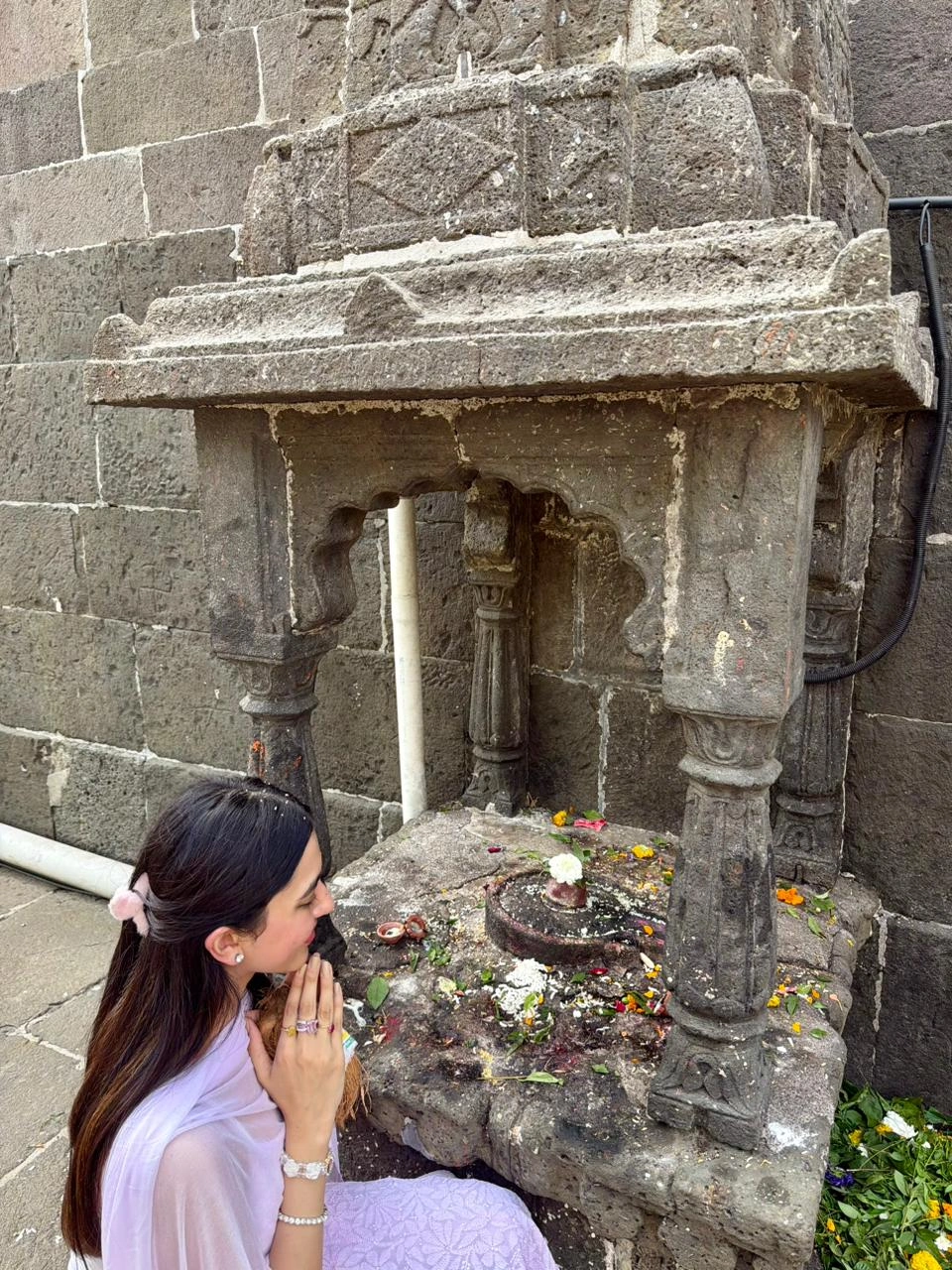 आस्था और श्रद्धा: Kashika Kapoor का महाशिवरात्रि पर मंदिर दर्शन